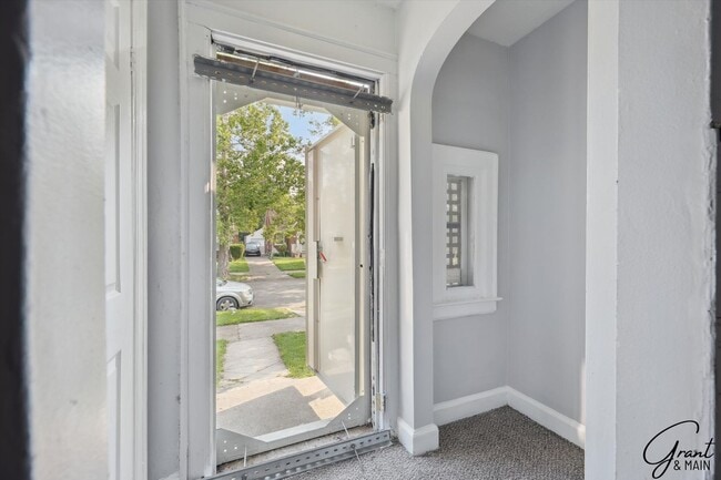 Building Photo - $1150 3 bedrooms