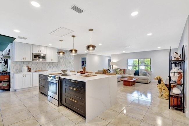 Building Photo - 932 Evergreen Dr