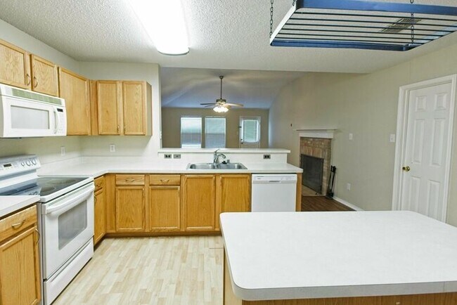 Building Photo - 1118 Water Oak Way