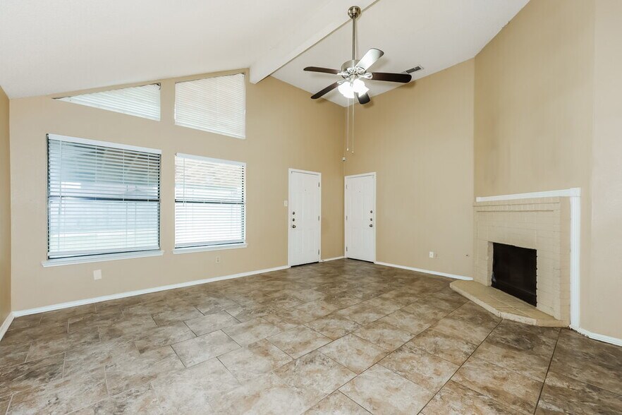 Building Photo - 1705 Cool Springs Dr