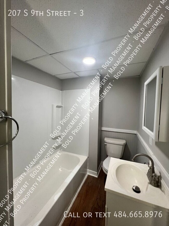 Building Photo - 207 S 9th St