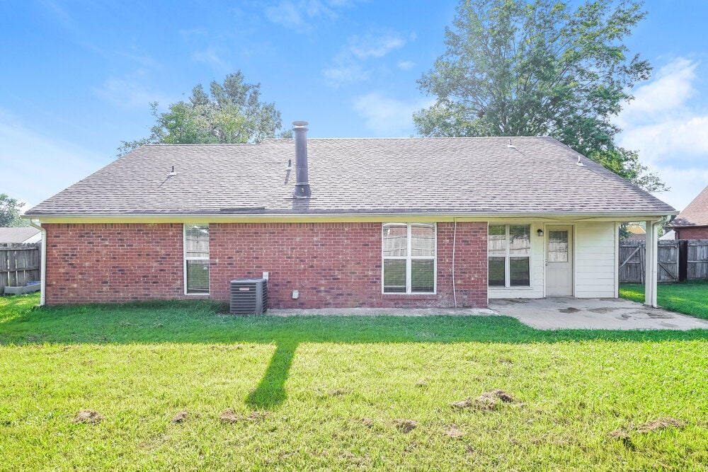 Building Photo - 7082 Layne Dr