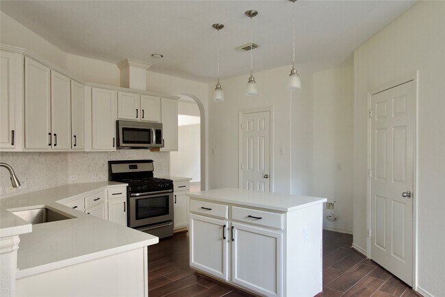 Building Photo - 2023 Creek Run Dr