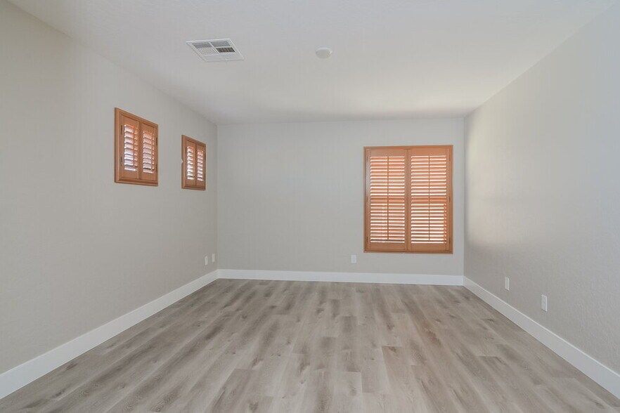 Building Photo - 255 Crusades Ave