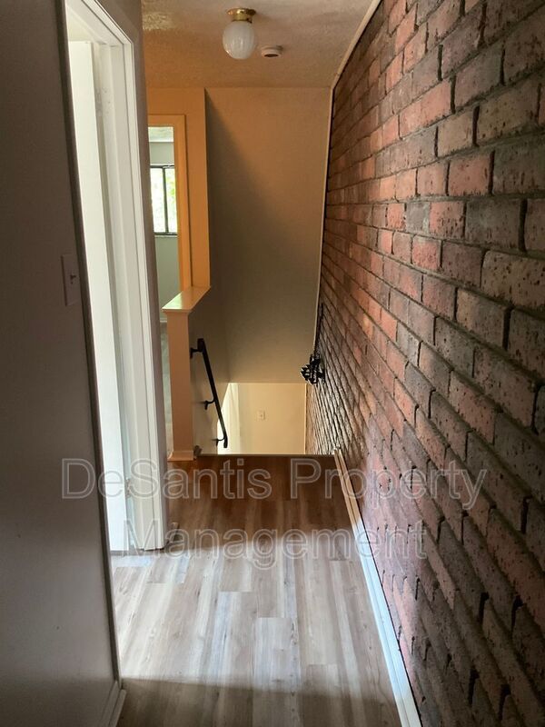 Building Photo - 446 Crosby Drive