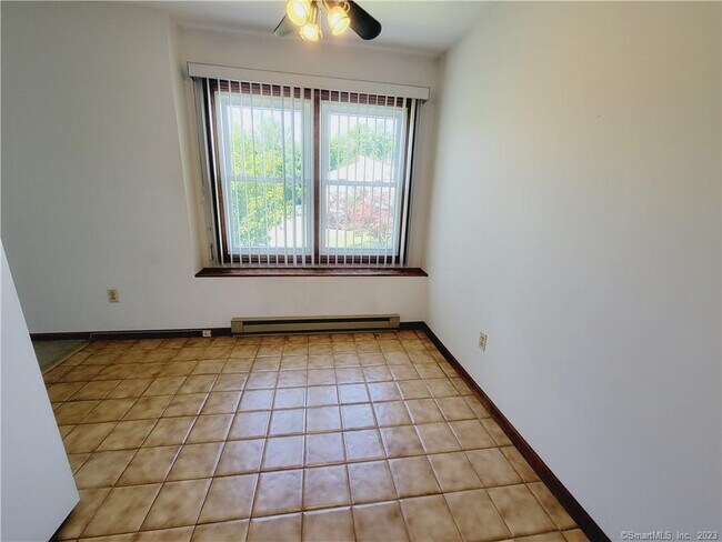 Building Photo - 96 Valley Dr