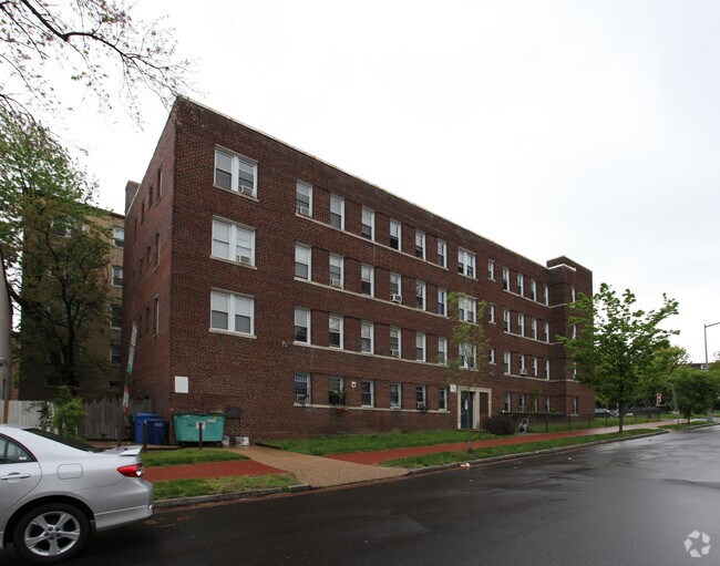 Building Photo - The Lisa