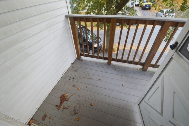 Building Photo - 38 Cascade St