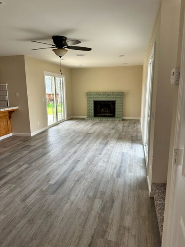 Building Photo - 2471 Starling Dr