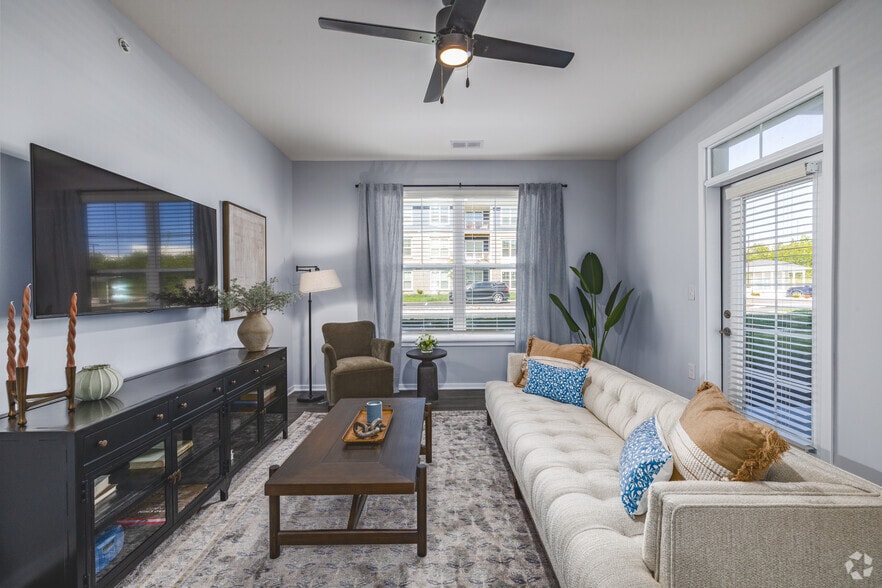 1BR, 1BA - 837SF - Living Room - Founders Landing