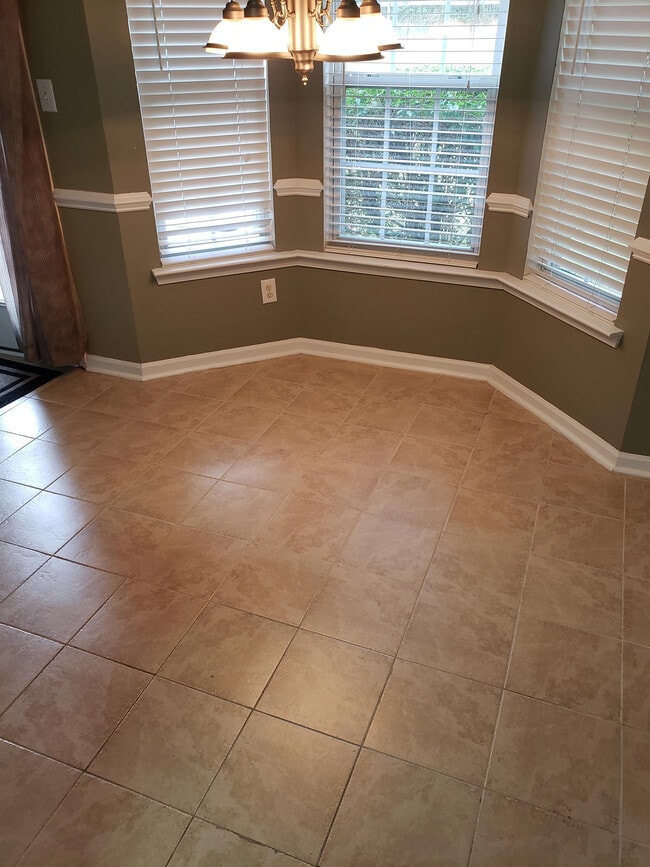 Building Photo - 12013 Evergreen Hollow Dr