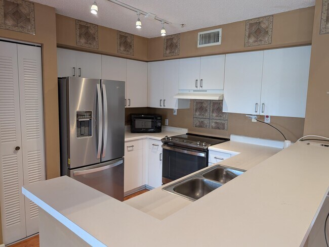 Building Photo - 7824 Sonoma Springs Cir