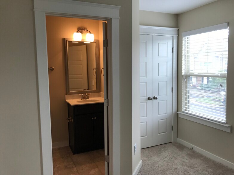 Bright and airy second bedroom with tiled bathroom - 6417 Swatner Drive