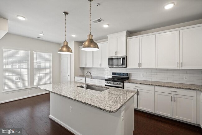 Building Photo - 13026 Martz St