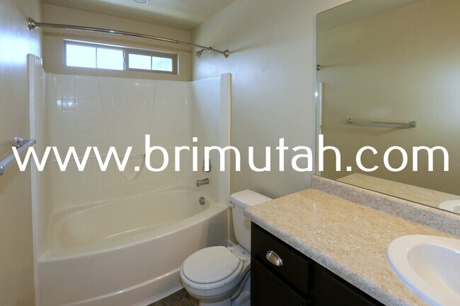 Building Photo - 14547 S Edgemere Dr