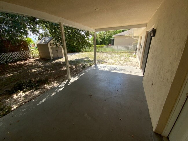 Building Photo - Beautiful, 1/2 of duplex close to I-4