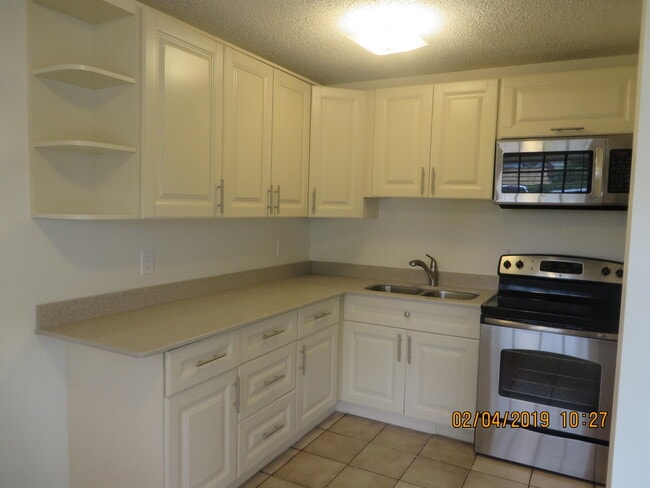 Building Photo - 2202 NE 4th St