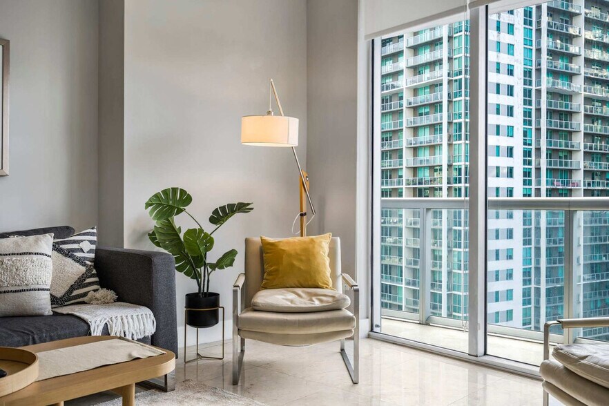 Building Photo - 485 Brickell Ave