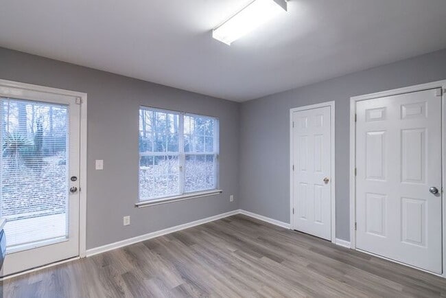 Building Photo - NEWLY RENOVATED !!!! Charming 4-Bedroom Home with Spacious Backyard!