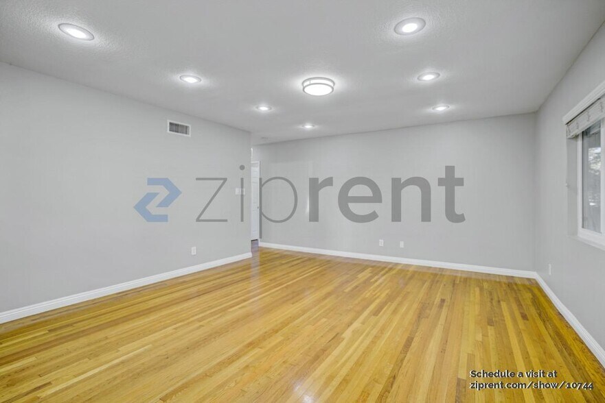 Building Photo - 16422 McRae Ave