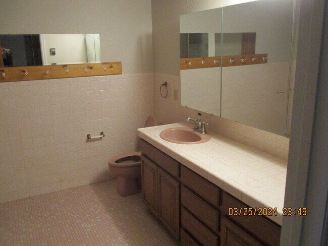 Building Photo - 2000 W Willis