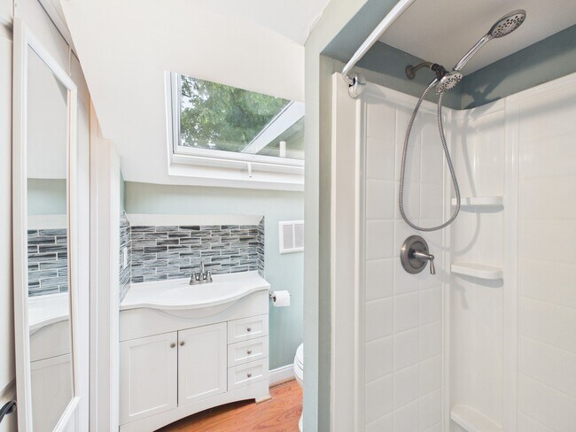 Building Photo - 5110 Academy St