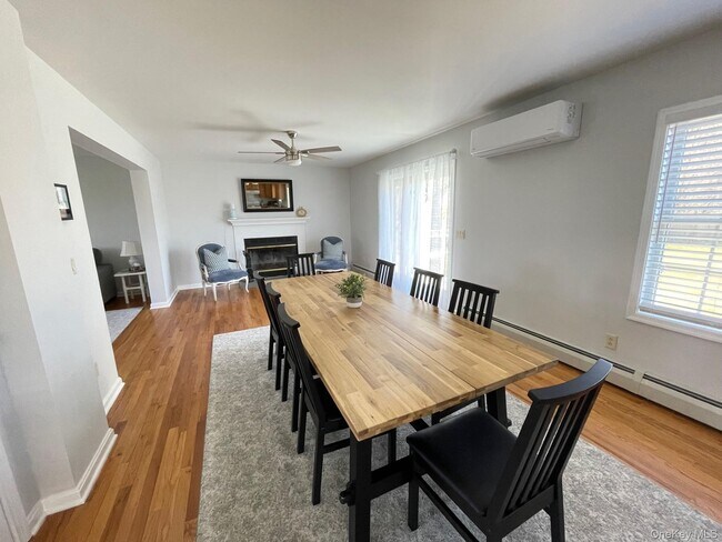 Building Photo - 59 Peconic Ave