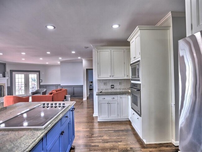 Building Photo - 817 Pinnacle Pl NE