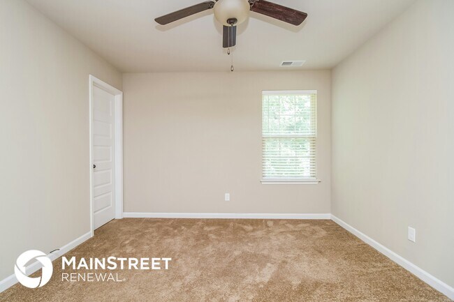 Building Photo - 153 Lyndhurst Dr