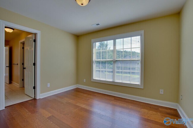 Building Photo - 2801 Centerridge Rd SE