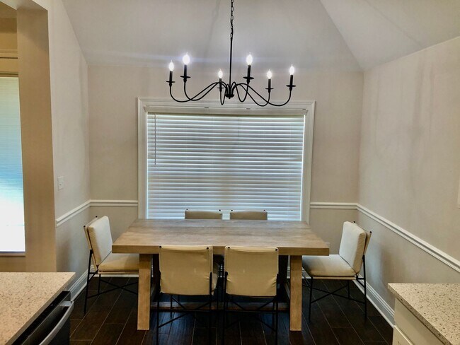 Building Photo - 824 Abita Chase