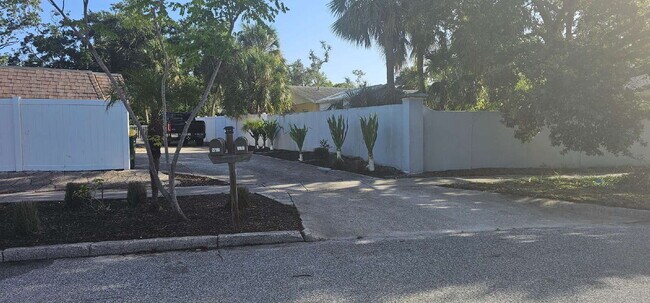 Building Photo - Indian Beach Park Duplex - walk to Ringlin...