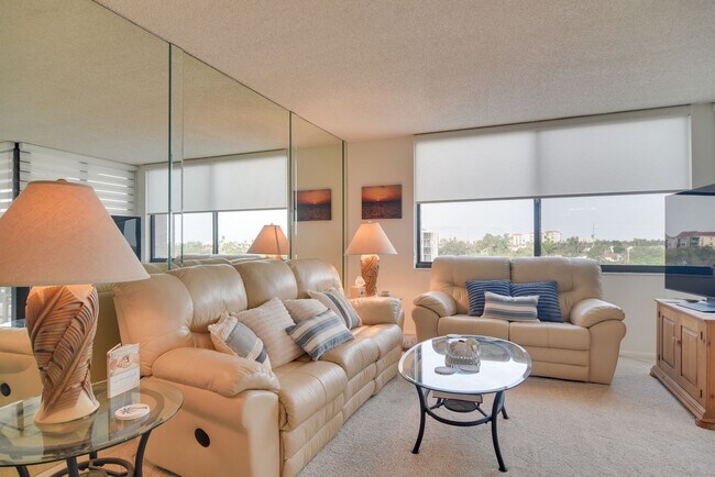 Building Photo - 6158 Palma Del Mar Blvd S