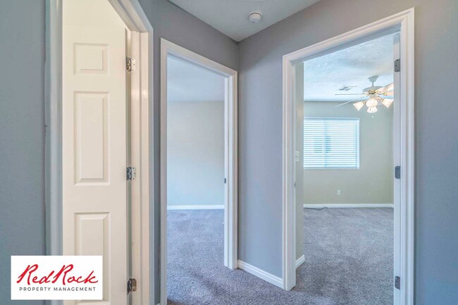Building Photo - Dog Friendly - 3 Bedroom, 2 Bathroom Prope...