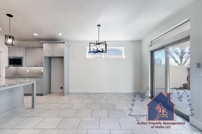 Building Photo - 2539 Bottle Brush Ave