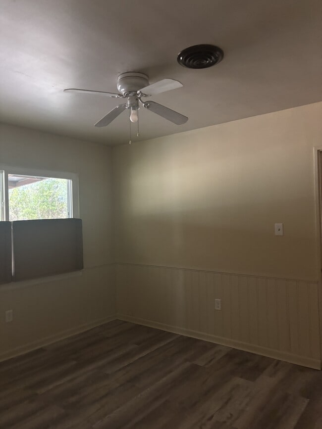 Building Photo - 2533 Crescent Dr