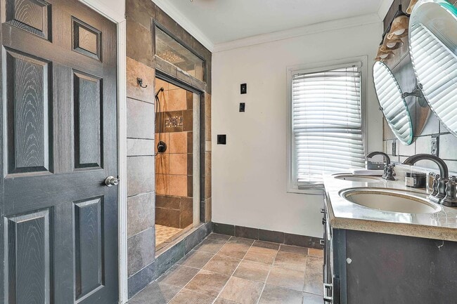 Building Photo - Character-Filled 3BR Home Near Grant Park & Summerhill