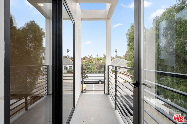 Building Photo - 1920 S Sherbourne Dr