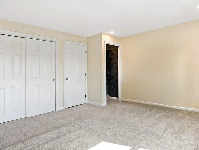 Building Photo - 47 47 Morgan Ave