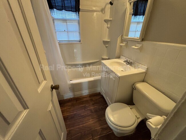 Building Photo - 1624 Rolfe Pl