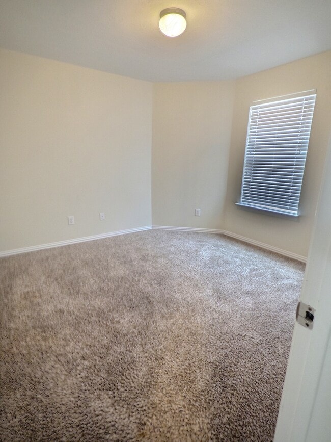 Building Photo - 118 Silverglen Ct