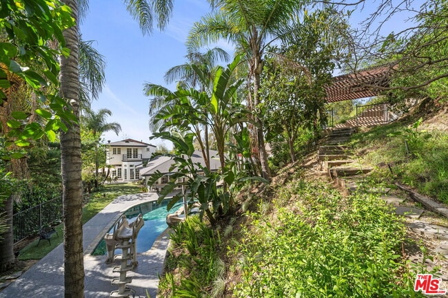 Building Photo - 9023 Alto Cedro Dr