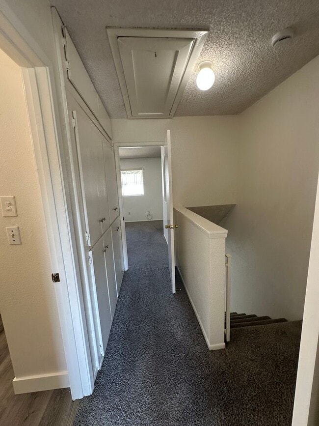 Building Photo - CHARMING 2-BEDROOM TOWNHOME IN GENESEE HIG...