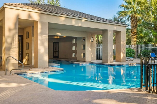 Building Photo - 225 N Country Ln