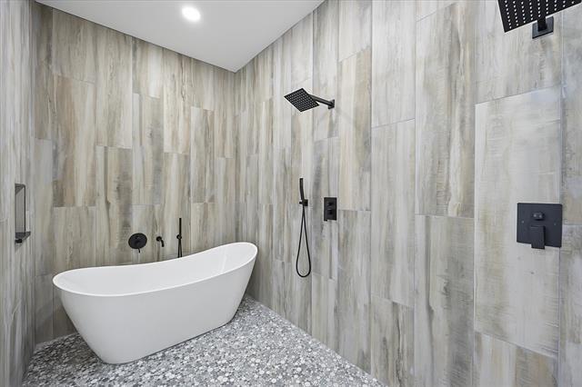 Building Photo - 2811 Rodeo Dr