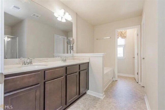 Building Photo - 3369 Castleberry Village Cir