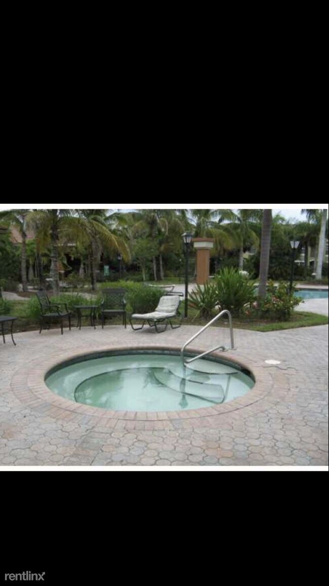Building Photo - 2 br, 2 bath Condo - Sunset Isles