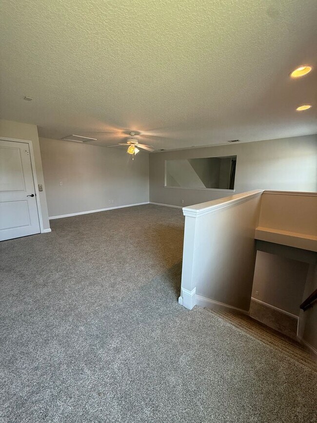 Building Photo - 107 Ventura Pl