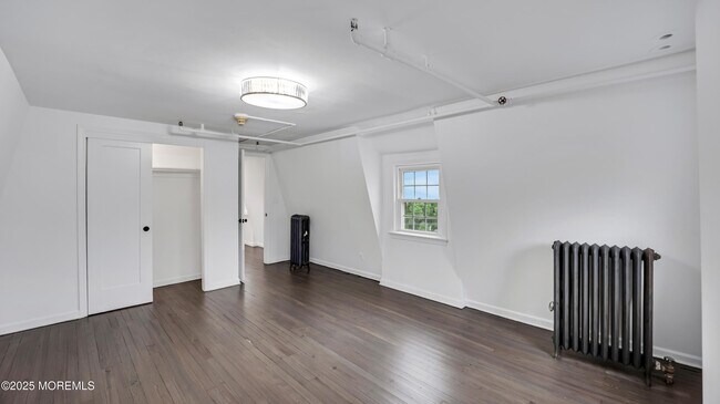 Building Photo - 87 Maple Ave