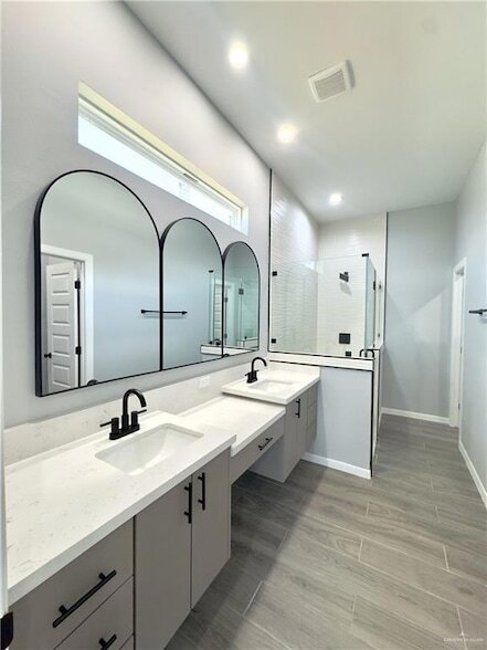 Building Photo - 905 Durango Dr
